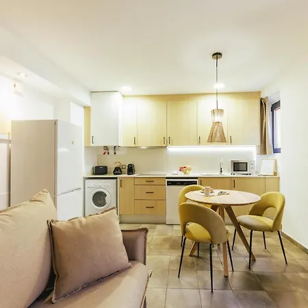 Bravissimo Mercadal 3, One-bedroom Sofa Bed דירה ז'ירונה