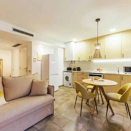 Bravissimo Mercadal 3, One-bedroom Sofa Bed Apartamento Girona